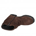 Stivaletto biker da donna in camoscio testa di moro con gambale drappeggiato, fibbia e cerniera tacco 5 - Misure disponibili: 33, 34, 42, 43, 45, 46
