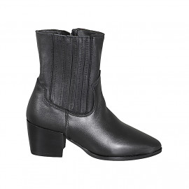 Woman's cowboy ankle boots...