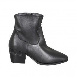 Woman's cowboy ankle boots...