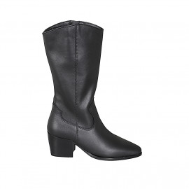 Woman's cowboy boots in...