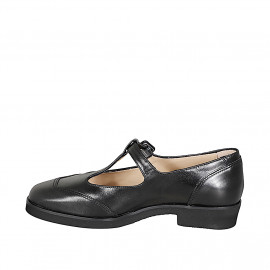 Woman's Mary Jane pumps... 2