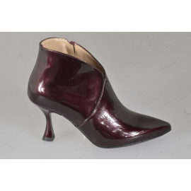 Woman's pointy ankle boots in metallic maroon patent with zipper and heel 7 - Available sizes:  32, 33, 34, 35, 42, 43, 44, 45, 46, 47