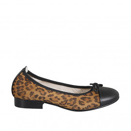 Bailarinas para mujer en gamuza estampada moteada y piel negra con puntera y lazo, tacón 2 - Tallas disponibles:  33, 34, 42, 43, 44, 45, 46