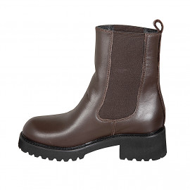 Woman’s high Chelsea boots... 2