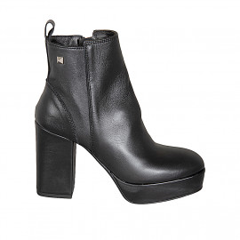 Woman’s platform ankle...