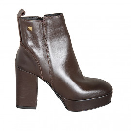 Woman’s platform ankle...