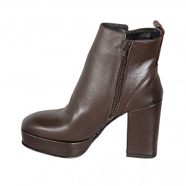 Woman’s platform ankle... 2