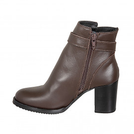 Woman’s dark brown leather... 2