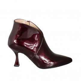 Woman's pointy ankle boots...