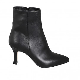 Woman’s pointed-toe ankle boots in black leather with side zip and heel 7 - Available sizes:  33, 34, 35, 46