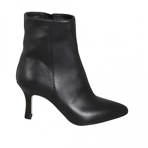 Woman’s pointed-toe ankle boots in black leather with side zip and heel 7 - Available sizes:  33, 34, 35, 46