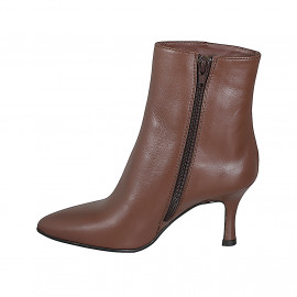 Botines para mujer en piel marrón con punta fina, cremallera y tacón 7 - Tallas disponibles:  32, 33, 34, 42, 46 2