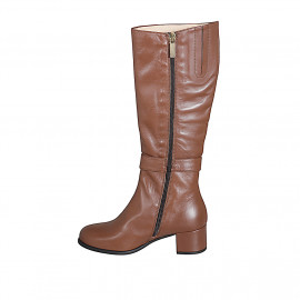 Bottes pour femmes en cuir cognac avec bride, boucle, fermeture éclair et talon 5 - Pointures disponibles:  32, 33, 34, 35, 42, 43, 44, 45, 46 2