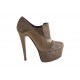 Scarpa chiusa accollata con plateau in camoscio+vernice taupe -  