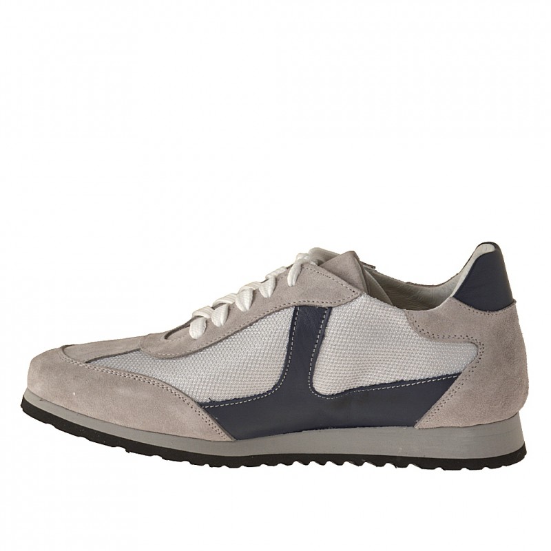 Sportlicher Herrenschuh mit Schnürsenkeln aus grauem Wildleder und Stoff und blauem Leder