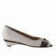 Chaussure ouverte avec goujons en cuir blanc et cuir verni noir talon 3 - Pointures disponibles:  31