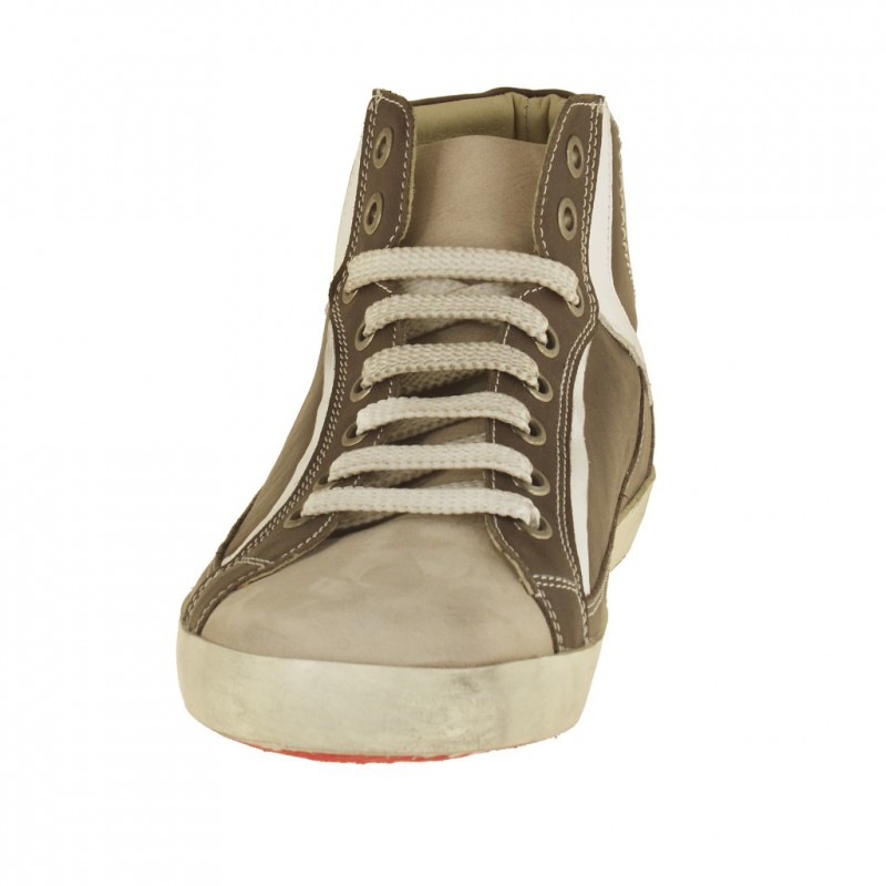 Men's sports shoe with laces in taupe and white leather