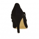 Scarpa da donna accollata con listini ed elastici in camoscio nero tacco 9 - Misure disponibili: 42
