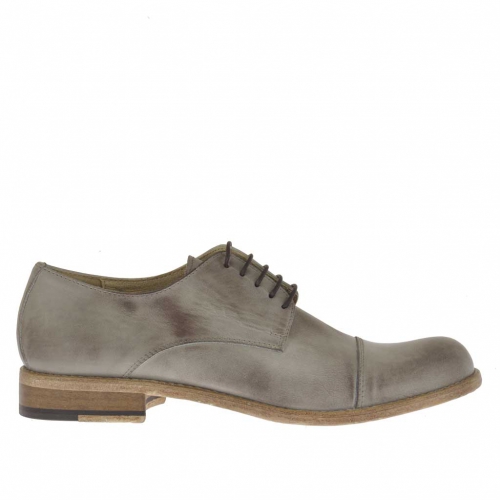 Zapato elegante con cordones para hombres en piel color gris perla