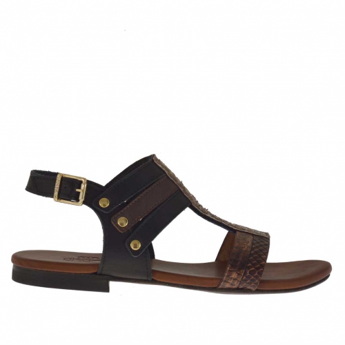 Sandale pour femmes avec goujons en cuir noir et brun foncé imprimé python et cuir brun foncé imprimé serpent - Pointures disponibles:  32