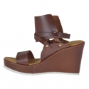 Sandale pour femmes en cuir brun avec bande à la cheville plateforme et talon compensé 9 - Pointures disponibles:  42