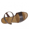 Sandale pour femmes en cuir brun foncé avec courroie, plateforme et talon compensé 9 - Pointures disponibles:  42