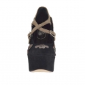Zapato de salón para mujer con correas cruzadas y flores en gamuza negra y gris pardo con plataforma tacon 15 - Tallas disponibles:  42
