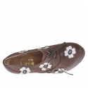 Woman's highfronted laced pump with platform in brown leather with white flowers heel 10 - Available sizes:  31, 42