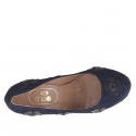 Décolleté da donna con plateau in camoscio blu con fiori tacco 15 - Misure disponibili: 42