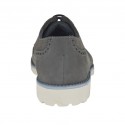 Zapato de sport con cordones y decoraciones Brogue para hombre en piel nubuk gris - Tallas disponibles:  37