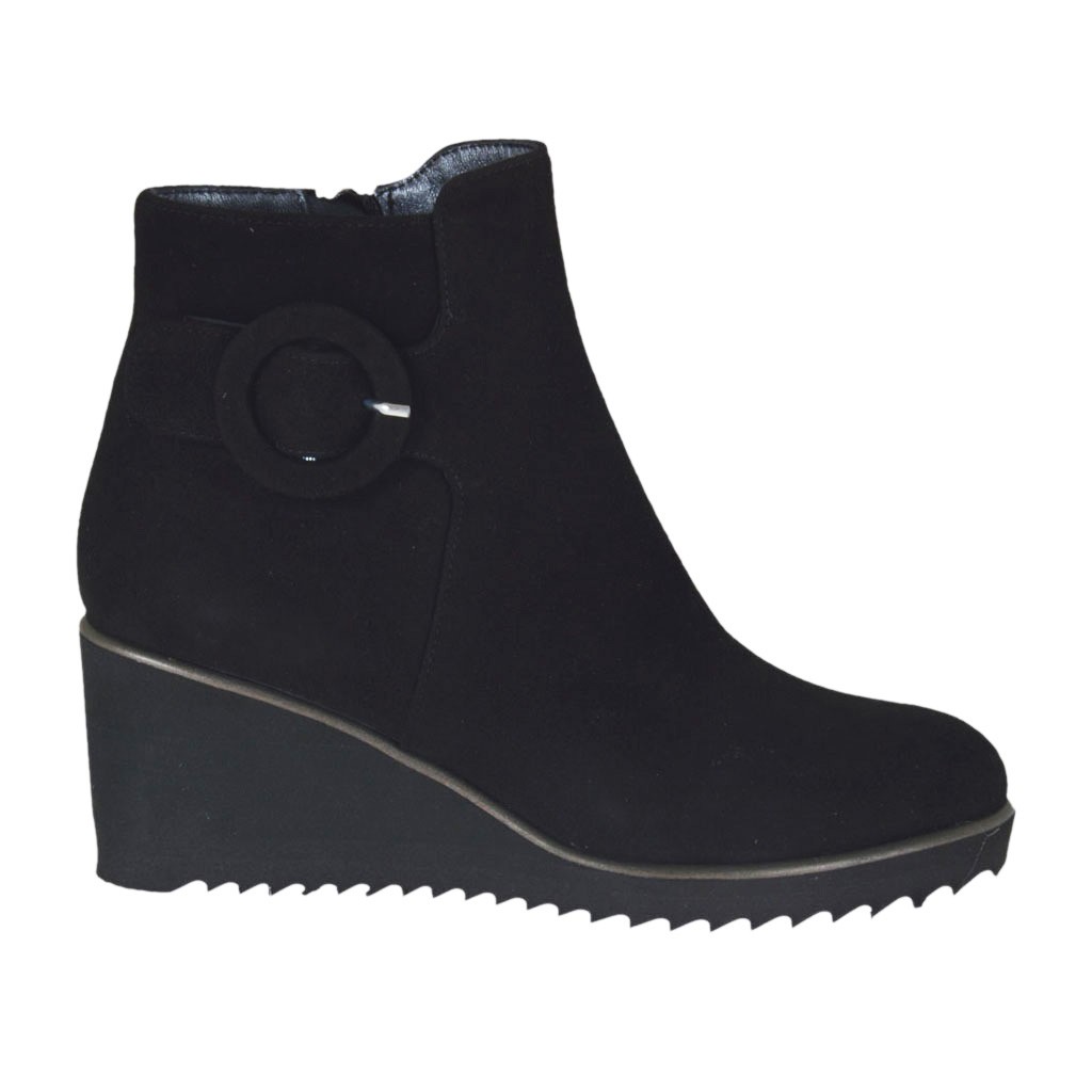buckle wedge boots