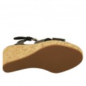 Sandale pour femmes en cuir verni noir avec courroie, plateforme et talon compensé 9 - Pointures disponibles:  42