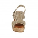 Sandale pour femmes en cuir perforé taupe avec talon compensé et plateforme 9 - Pointures disponibles:  42
