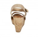 Damensandale aus beigem Wildleder mit Riem, Strasssteinen, Plateau und Keilabsatz 9 - Verfügbare Größen:  42, 43, 44, 45