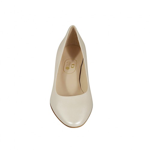 Woman's pump in pearled ivory leather heel 5