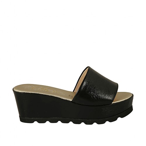 mule wedge heels