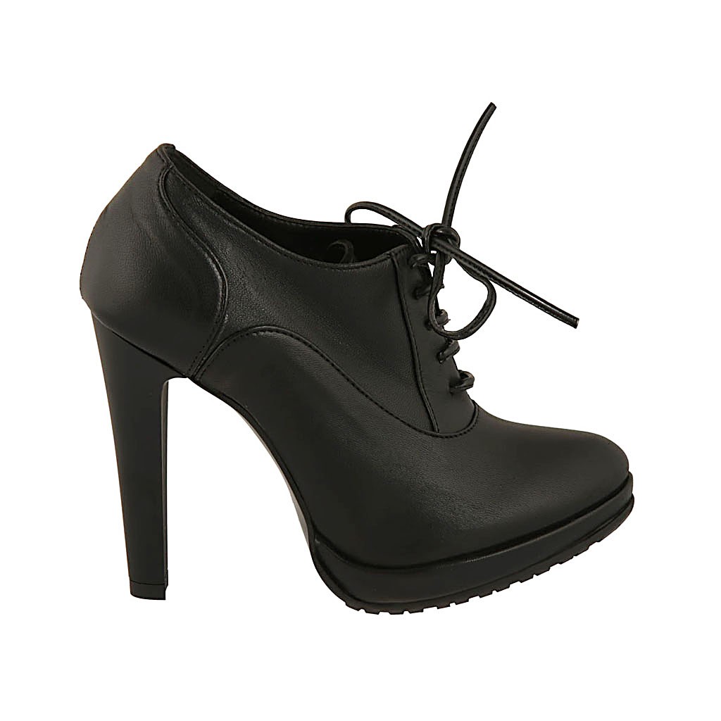 Zapato para mujer en piel negra con cordones y plataforma tacon 11