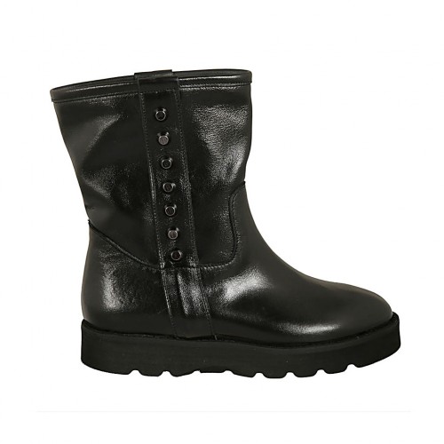 Botines para mujer con tachuelas en piel de color negro cuña 3