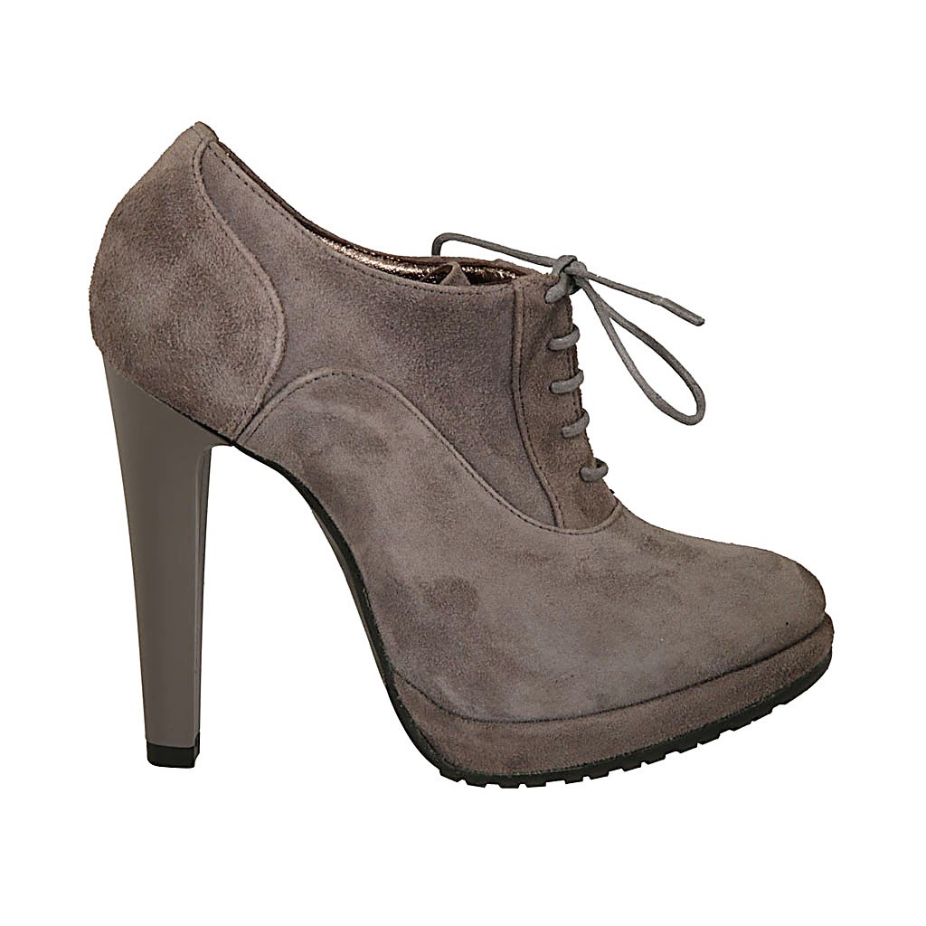 Scarpa stringata da donna in camoscio taupe con plateau tacco 11