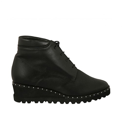 Botines para mujer con cordones, plantilla extraible y tachuelas en piel  negra cuña 4