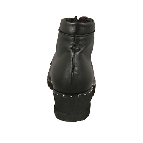 Botines para mujer con cordones, plantilla extraible y tachuelas en piel negra  cuña 4