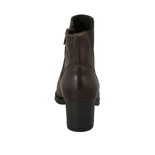 Botines para mujer con cremallera, elastico y tachuelas en piel marron  oscuro tacon 5
