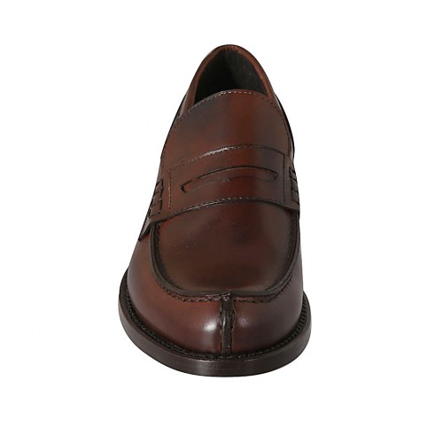 Mocassino elegante e classico da uomo in pelle marrone