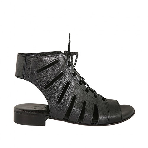 Woman's laced gladiator sandal with 