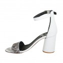 Zapato abierto para mujer con cinturon al tobillo en piel imprimida blanca y gamuza imprimida a rayas multicolores tacon 7 - Tallas disponibles:  43