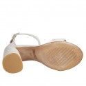 Chaussure ouverte pour femmes avec courroie à la cheville et goujons en daim beige talon 7 - Pointures disponibles:  42, 43