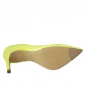 Zapato de salon para mujer con corte lateral en piel amarillo fluorescente tacon 8 - Tallas disponibles:  42