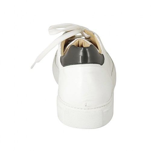 Scarpa stringata da uomo con plantare estraibile in pelle e pelle  intrecciata bianca e nera