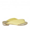 Offene Damenpantoletten aus gelbem und platinfarbenem laminiertem Leder Absatz 1 - Verfügbare Größen:  42