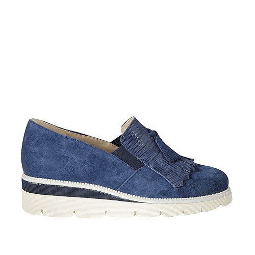 Zapato para mujer con elasticos, flecos y borlas en gamuza y gamuza  imprimida azul cuña 4